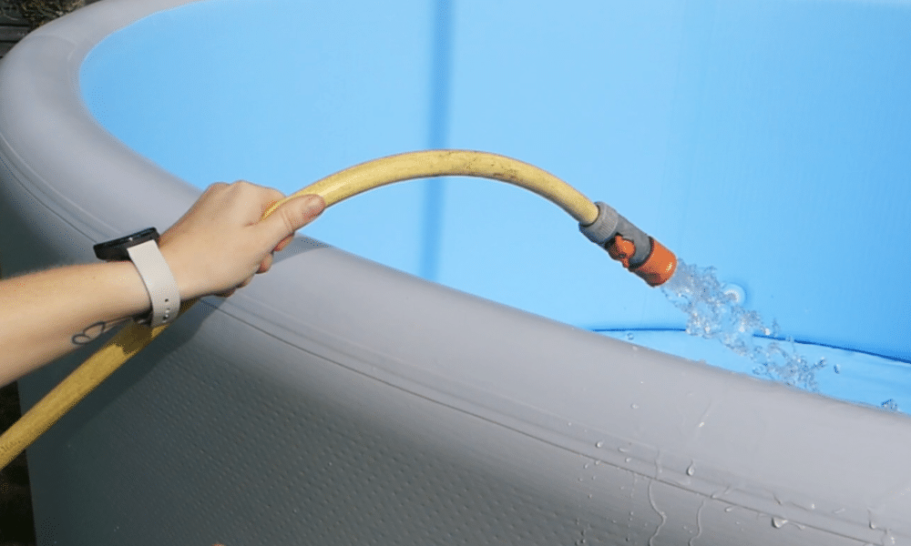 Installation 6 Aufblasbarer Drop Stitch Pool befuellen