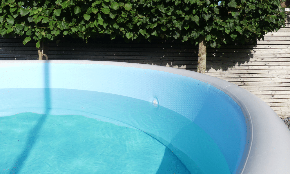 Installation 7 Aufblasbarer Drop Stitch Pool gefuellt